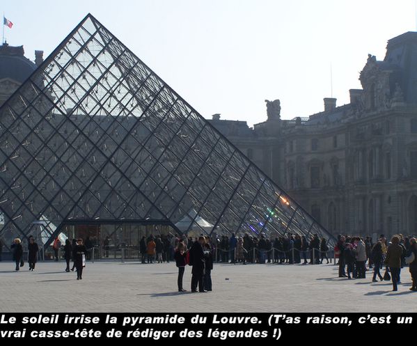 Balade à Paris - Mars 2011 - La Pyramide du Louvre irisée