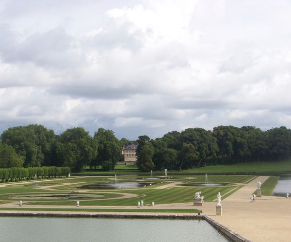 jardin français et pièce d'eau