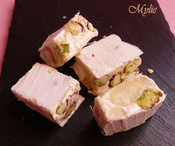 Nougat blanc mou pas liquide : Recette de Nougat blanc mou pas liquide