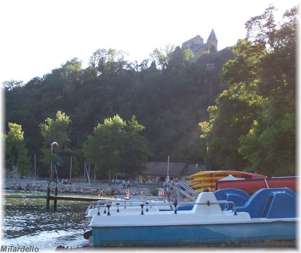 plage-et-chateau-de-chatillon-a-chindrieux.jpg
