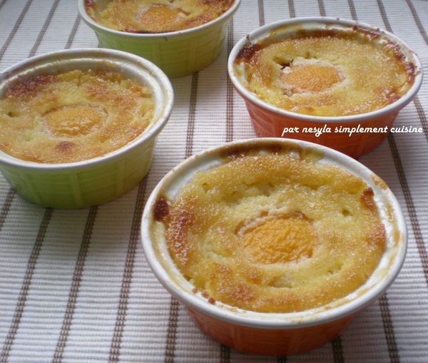 Dessert aux pêches et aux amandes - Simplement Cuisine