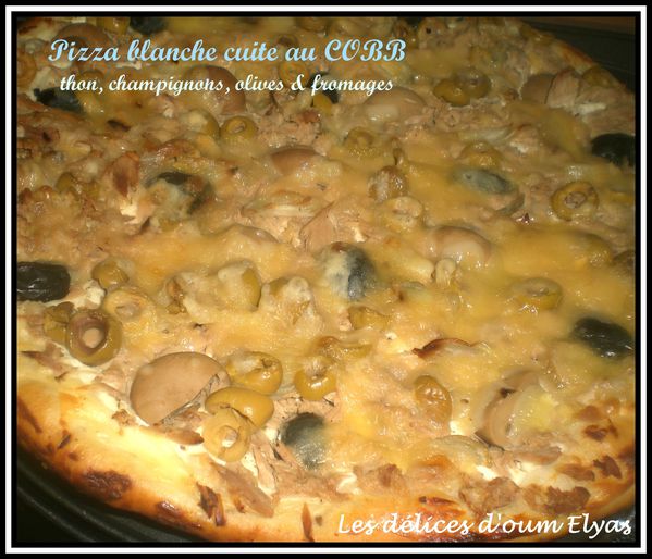 Pizza blanche au thon, champignons, olives, mozza et fromag