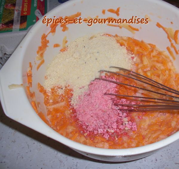 carrot-cake-aux-pommes--amandes-et-pralines-CIMG9470--2-.jpg