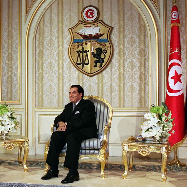 Mardi : les CRS chez Ben Ali, aujourd’hui : Ben Ali surtout pas ici.