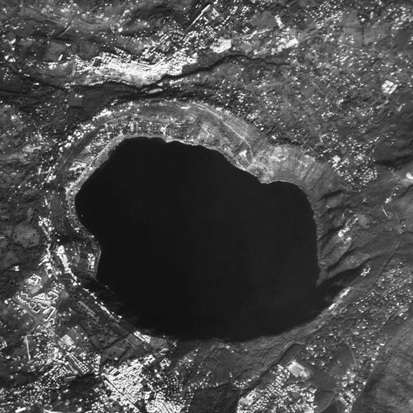 Lake_Albano_Italy_seen_by_ESA_Proba_satellite-2004.jpg