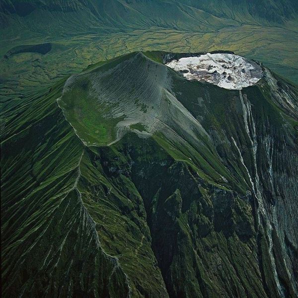 Vulkan-Oldoinyo-Lengai---Edmaier-1999.jpg