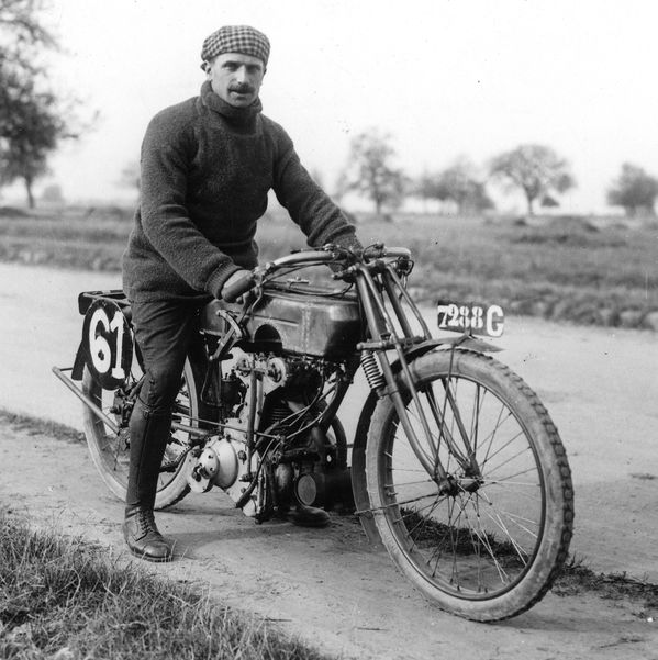 Poignées pour guidon moto (1920 au début des années 1930).