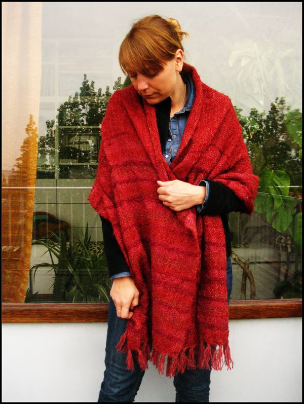 Hand-woven-wool-shawl-stole-bordeau-3