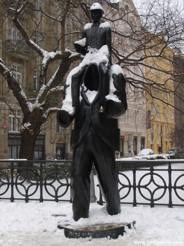 Interlude culturel....... ou pas (4) - Page 2 Statues-prague-07