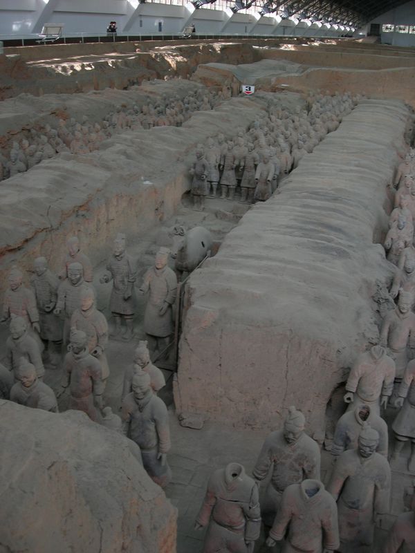 l'armée enterrée fosse