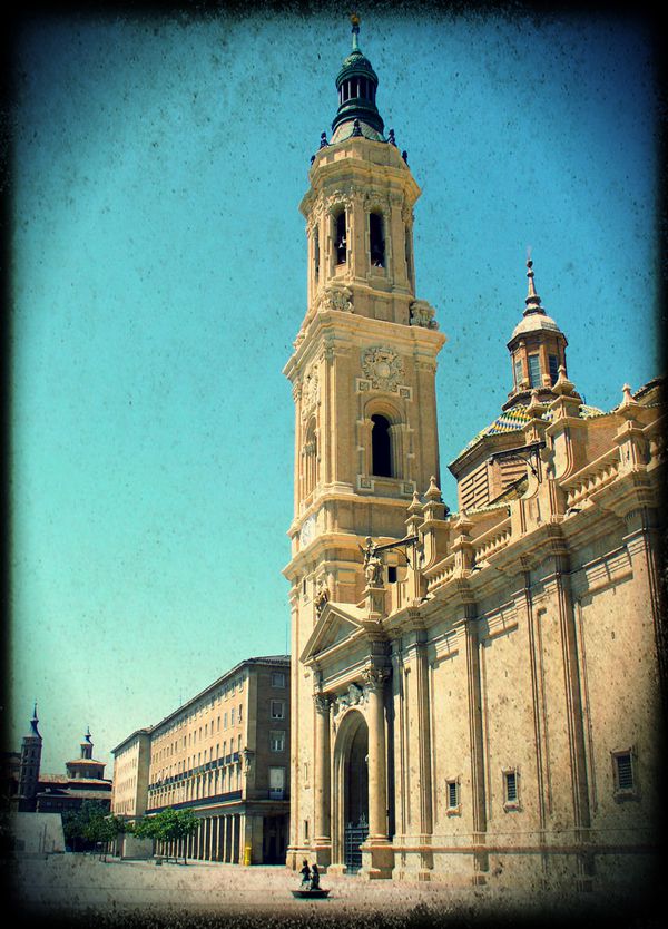 Basilica-de-la-virgen-del-Pilar---Zaragoza.jpg