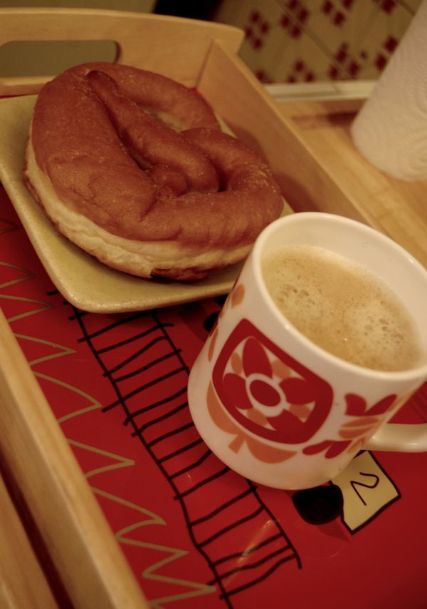 http://img.over-blog.com/600x854/1/46/76/24/Lulu/pioupiou/Petit-dejeuner-maman.jpg
