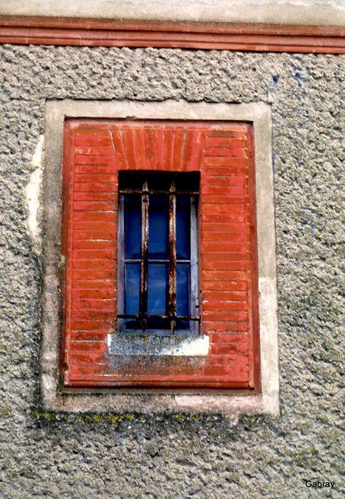 w16 - Fenêtre et barreaux
