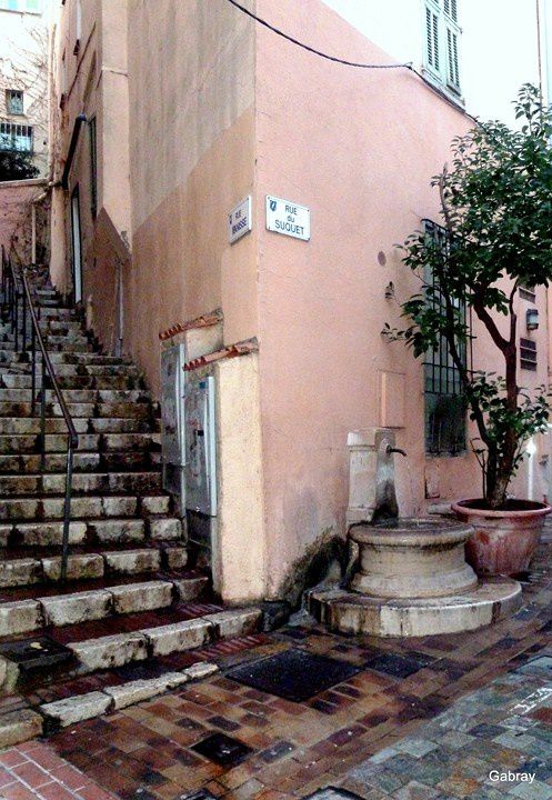T06 - Escalier et fontaine