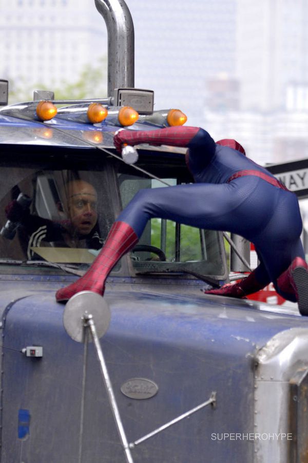 The-Amazing-Spider-Man-2---Spider-Man-vs-Rhino-07.jpg