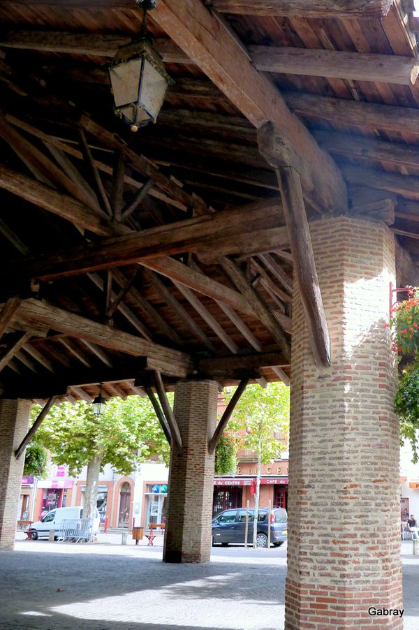 h01---Un-coin-de-la-halle.JPG
