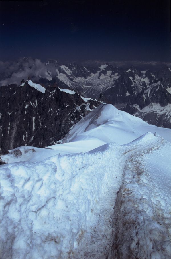 3900 mts