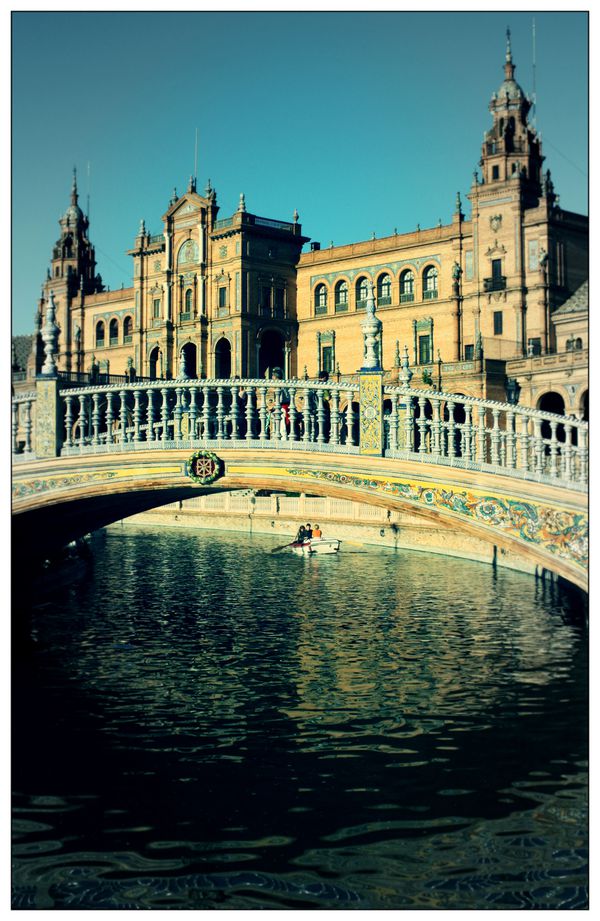 Place-d-Espagne-a-Seville---canal--.jpg