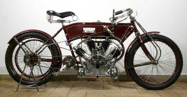 1909 Torpedo Racing CZ 1640 cm3 cadrée