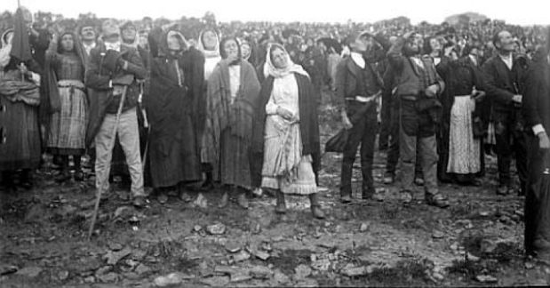 Temoins-miracle-soleil-Fatima-13-octobre-1917-parousie.ove.jpg