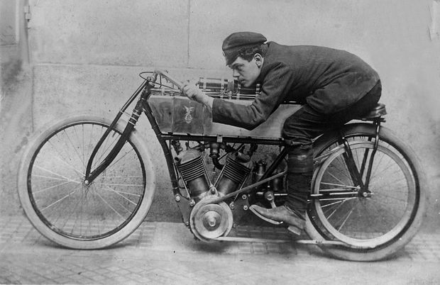 1906 Buchet Pernette bi en V
