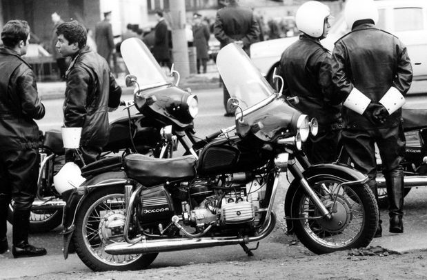 1965-Dniepr-NEW-a-Moscou.jpg