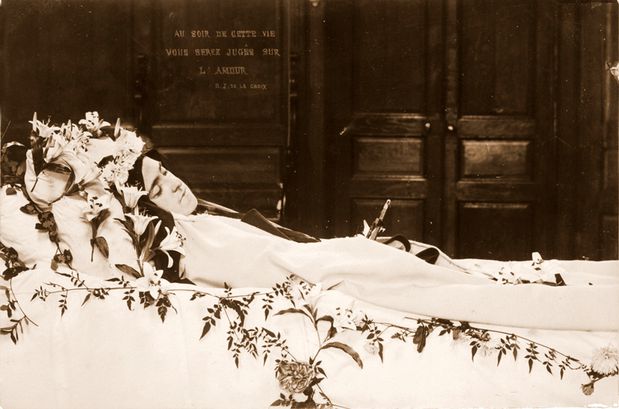 Therese-de-Lisieux-sur-son-lit-de-mort-parousie.over-blog.jpg