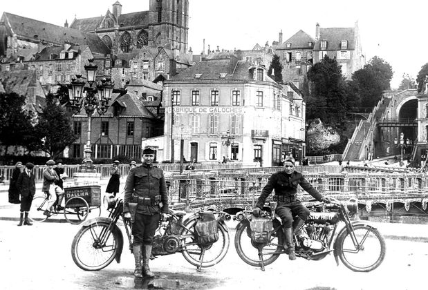 USA-Harley-au-Mans-pont-en-X.jpg
