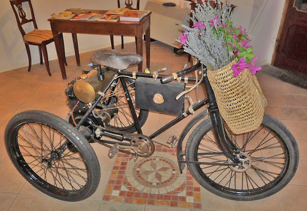 1899-Trycicle-0-.jpg