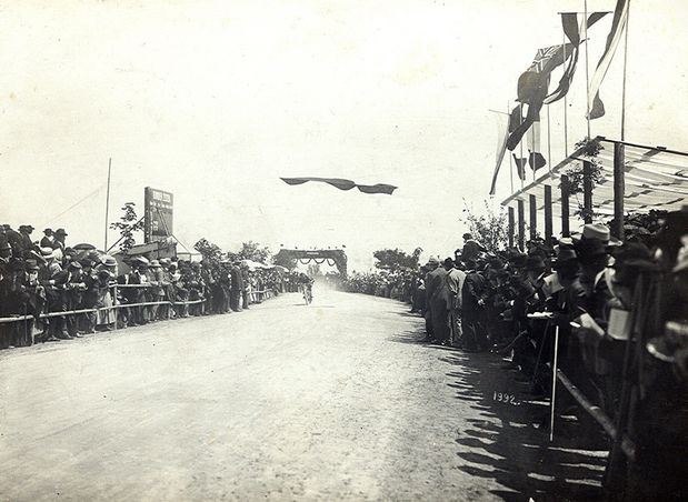 1906 Nikodem