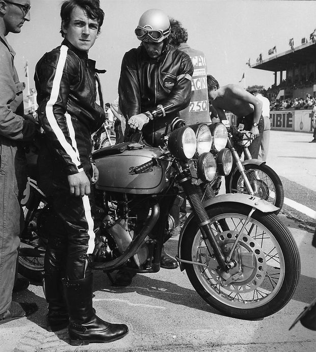 Velocette en pied939