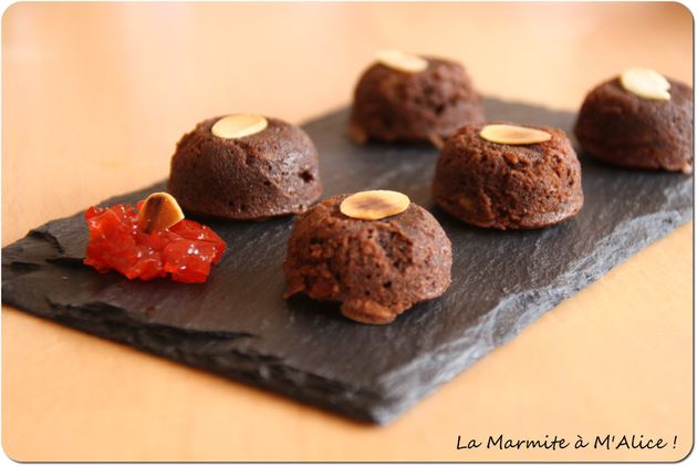Brownie-tahine-poivron-confit-amandes-grillees--copie-1.jpeg