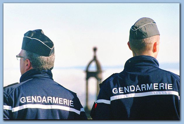 72 gendarmes de gergovie cadre