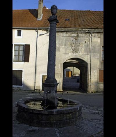 porche fontaine jpg