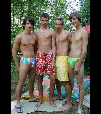 gay baraqué slip bien rempli gay baraqué slip bien rempli
