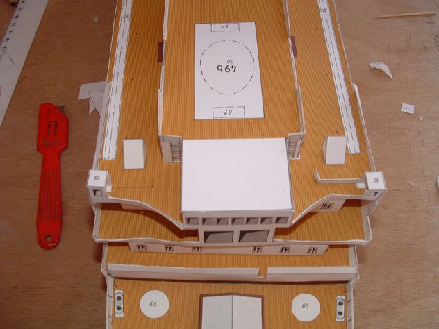 Maquette en carton - Page 4 Avant-1