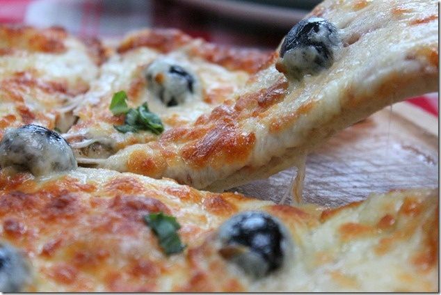 http://img.over-blog.com/634x424/4/16/08/28/API/2012-03/23/pizza-au-fromage-100--maison_thumb_1.jpg