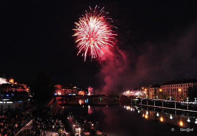 Feu-d-Artifice-Pontoise---17-c-Ger-rd--1600x1200-.jpg