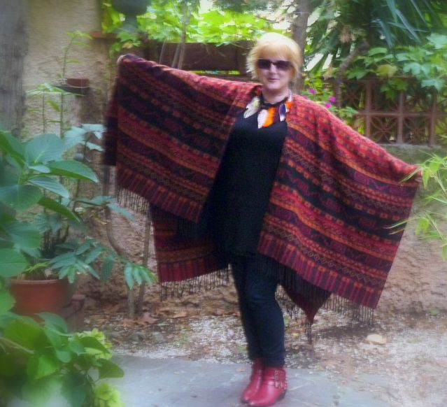 http://img.over-blog.com/640x582/3/10/41/01/Un-jour--un-look/look-du-28.10.11/P1040269.JPG
