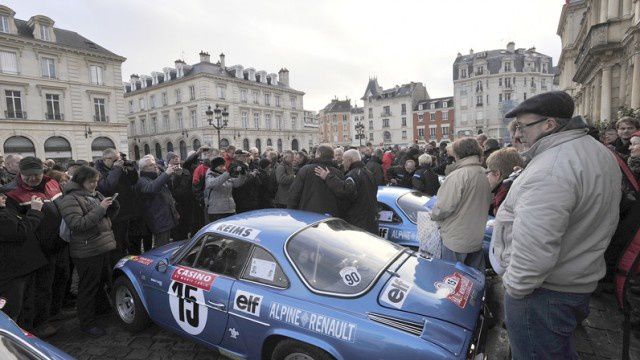 MONTE-CARLO-HISTORIQUE-2013-Cohue-autour-des-ALPINES.jpg