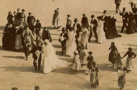 Copie--2--de-Mariage-cortege-sur-la-plage--2-.jpg