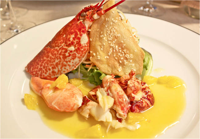 Homard spaghettis de légumes croquants, vinaigrette à l’orange et croustillant sésame