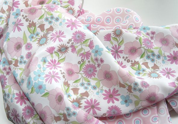 foulard en soie motif fleur pastel 3