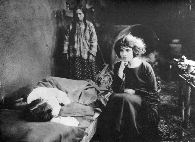 001_Tina-Modotti-in-The-Tigers-Coat-Hollywood-1920.jpg