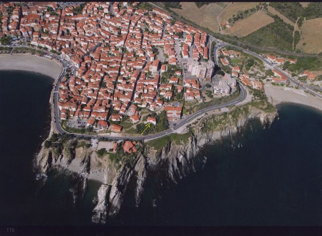 Le-Cap-d-Oune--dresse-sur-un-eperon-rocheux-2---Copie.jpg