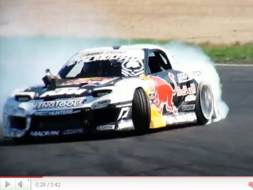 -Mazda-RX7-26B-Redbull-Racing-de-la-fumee-des-flammes-et-de