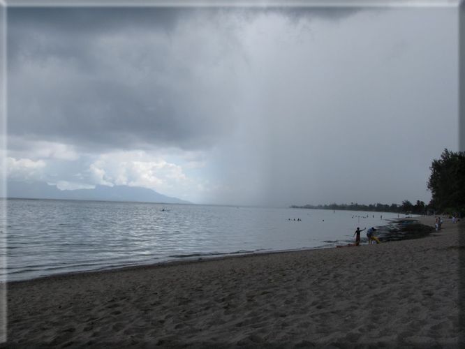La pluie arrive sur la plage du Pk18 029-Pk18 orage 31-03-2012