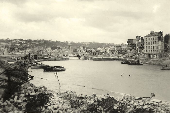 bassin du roi détruit CPA originale