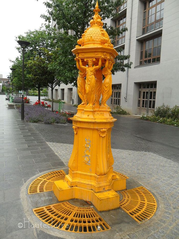 fontaine-jaune-1.jpg