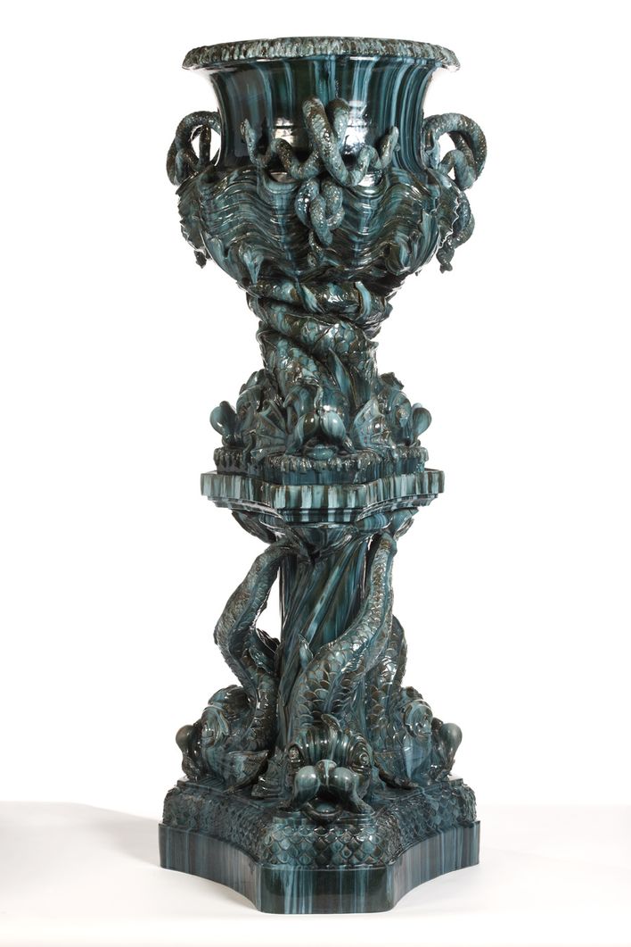Jerome-Massier---Colonne-aux-serpents-de-mer.jpg